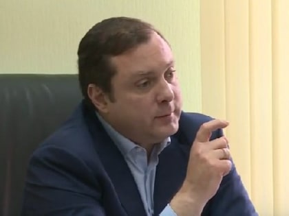 Губернатор Алексей Островский выслушал обращения горожан (видео)