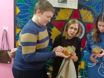 Урок мужества прошел в Новодугинском музее для учащихся Новодугинской школы