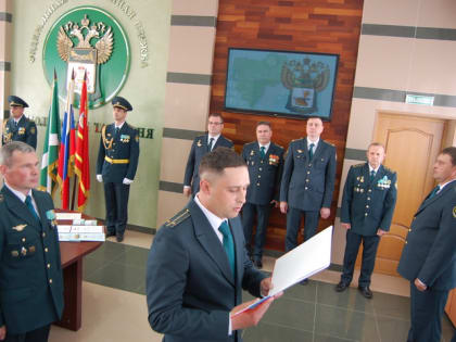 Смоленские таможенники приняли присягу и получили награды в честь Дня России
