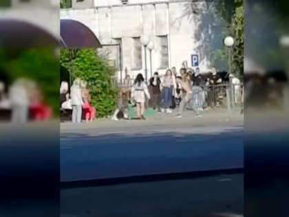 В Смоленске двое мужчин устроили публичные разборки топлес