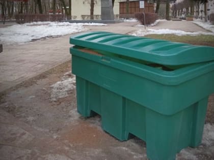 20 очередных контейнеров с песком установили в Смоленске