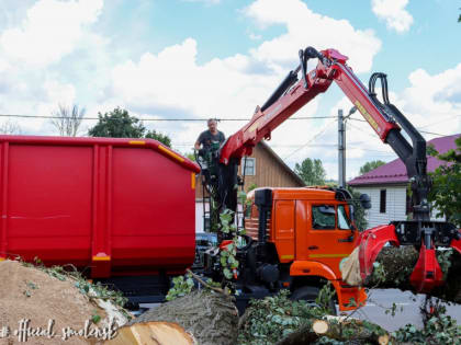 Глава Смоленска оценил работу новой техники «Зеленстроя»