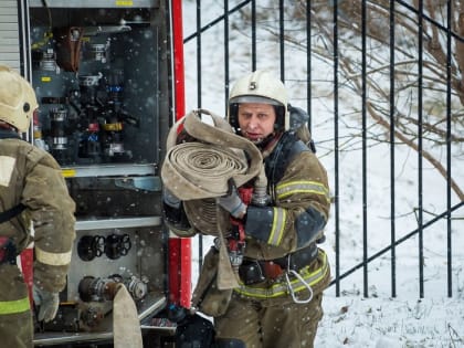 На борьбу с огнем в Смоленске выезжали 25 пожарных