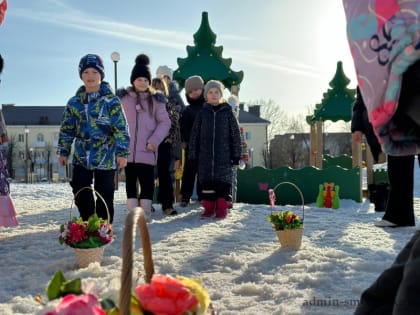 В Ярцеве состоялась увлекательная детская игровая программа «Поздравим маму»!