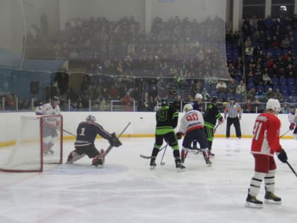 В Смоленске открылся III авиационно-космический Кубок по хоккею с шайбой. Фоторепортаж