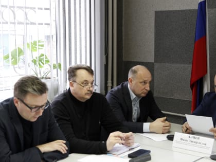 Евгений Павлов принял участие в работе круглого стола при Общественной палате региона