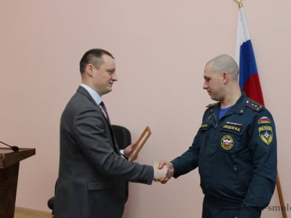 Роман Захаров поблагодарил пожарных Ярцева за мужество и преданность