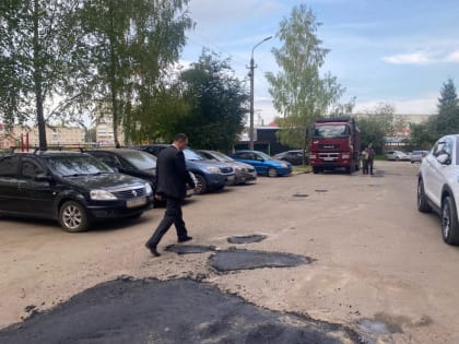 В Смоленске продолжается ямочный ремонт