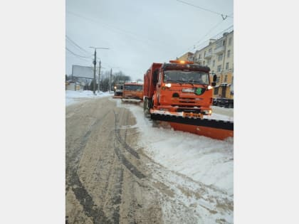 В Смоленске устраняют последствия снегопада