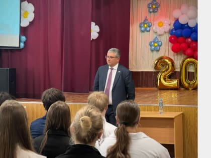 Александр Новиков поговорил со школьниками о важном