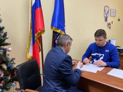 В Смоленске «Единая Россия» организовала сбор подписей в поддержку выдвижения Владимира Путина