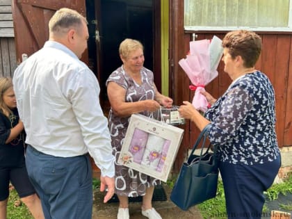 Владимир Соколов поздравил с юбилеем бывшую узницу концлагеря