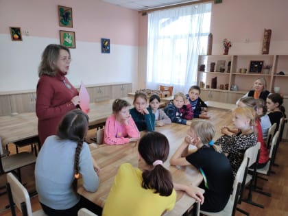 Экскурсия в школьной библиотеке Южного: знакомство с книгами и чтением