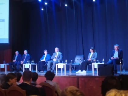В Смоленске абитуриентам рассказали условия обучения на специалистов ракето- и самолётостроения