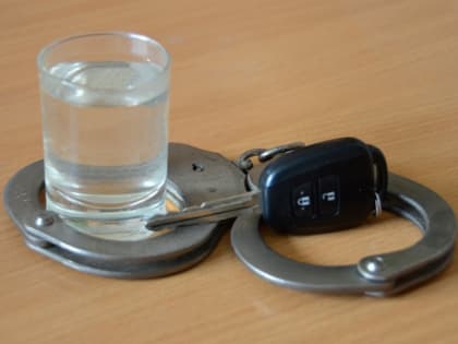 Лишённую прав автоледи опять задержали в Смоленске пьяной за рулём