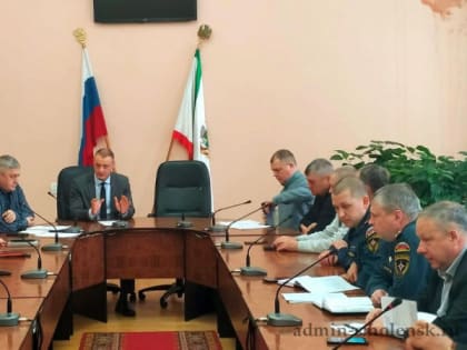 Глава Ярцевского района Роман Захаров провел заседание комиссии по чрезвычайным ситуациям