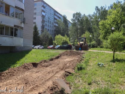 В Смоленске благоустраивают зеленую зону на улице Николаева