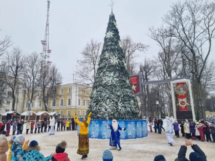 В Смоленске состоялось открытие главной городской ёлки