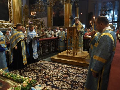 Чин Погребения Пресвятой Богородицы в Свято-Успенском кафедральном соборе города Смоленска