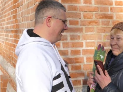 Александр Новиков поздравил жительниц Смоленска с 8 марта