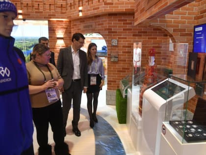 Полпред президента в ЦФО осмотрел стенд Смоленской области на выставке «Россия»