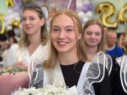 Василий Анохин обратился к смоленским выпускникам