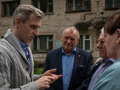 Василий Анохин поручил открыть программу подготовки швей в смоленском колледже
