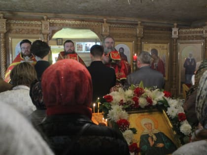Богослужение в храме в честь святой блаженной Матроны Московской в городе Смоленске