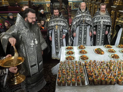 В пятницу Первой седмицы Великого поста митрополит Исидор совершил Литургию Преждеосвященных Даров и освятил коливо