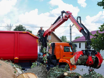Глава Смоленска оценил работу новой техники «Зеленстроя»