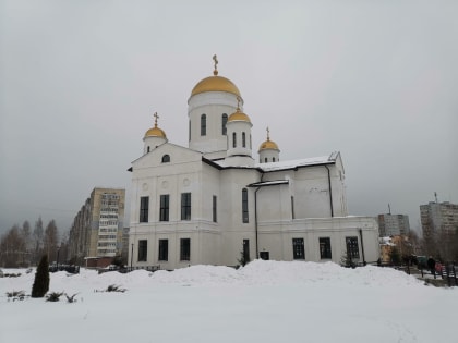 Митрополит Исидор возглавил Божественную литургию в Свято-Георгиевском соборе г. Ярцево