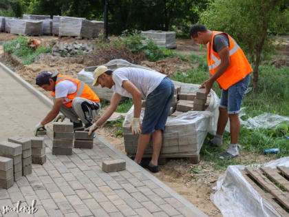 На улице Николаева ведётся обустройство пешеходных дорожек