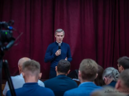 Василий Анохин провел встречу с жителями Хиславичского района