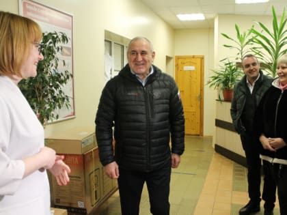 Сергей Неверов помог Гнёздовской врачебной амбулатории с оборудованием