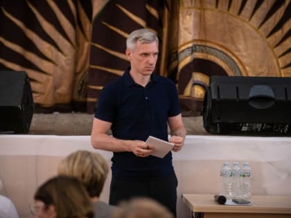 Василий Анохин провел встречу с жителями Сычевского района