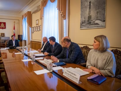 В администрации региона обсудили вопросы строительства и ремонта дорог