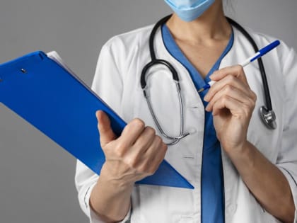 В Смоленской области ввели дополнительные выплаты медработникам