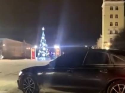 Полиция нашла водителей, устроивших дрифт на площади Ленина в Смоленске