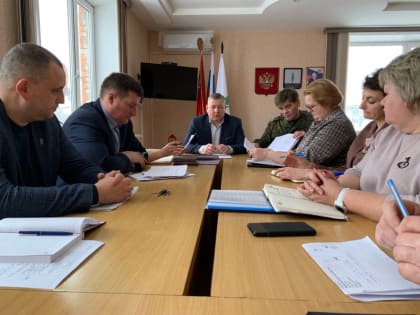 Глава района А.В. Голуб провел очередное совещание рабочей группы по привлечению граждан к заключению контрактов о прохождении военной службы в Вооруженных силах РФ