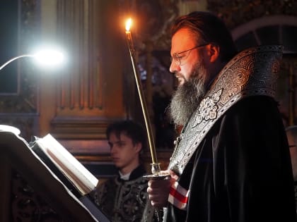 В понедельник Первой седмицы Великого поста архипастырь совершил Великое повечерие с чтением канона преподобного Андрея Критского