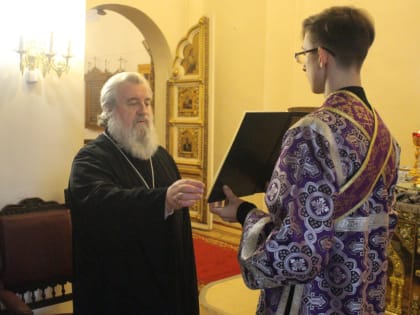 Преосвященный Сергий, епископ Вяземский и Гагаринский совершил Всенощное Бдение в Свято-Троицком кафедральном соборе г. Вязьмы.