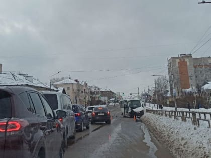 В Смоленске произошло очередное ДТП с маршруткой