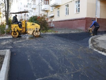 Рабочих накажут за срыв благоустройства двора в Смоленске