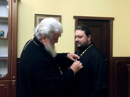 Владыка Сергий наградил клирика Вяземской епархии