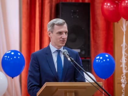 Василий Анохин поздравил школьников
с праздником «Последнего звонка»