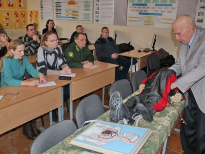 В ЦЗЛ Смоленской области сотрудники учатся оказывать первую помощь