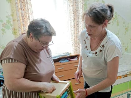 Подопечные Смоленского дома для мамы развивают хозяйственно-бытовые навыки