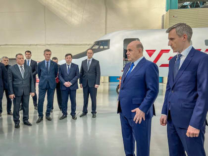 Премьер-министр посетил Смоленский авиационный завод