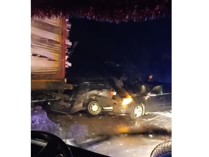 В Смоленской области произошло жесткое ДТП с участием фуры и двух легковушек