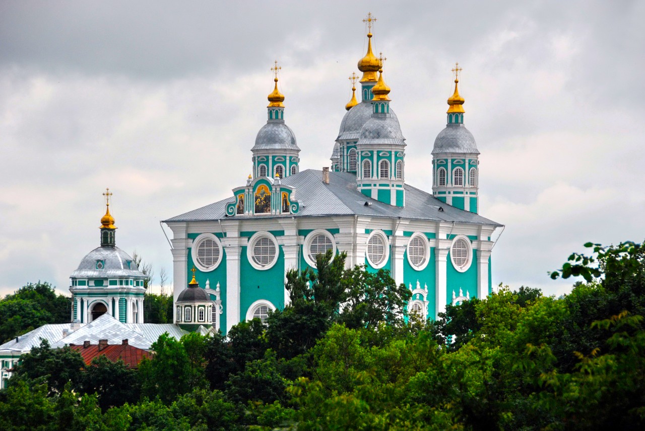 Святые смоленска. Смоленский собор Свято-Успенский собор Смоленский кафедральный. Смоленский собор Уфа. Беларусь Смоленск собор. Смоленск Успенский собор перекраска.